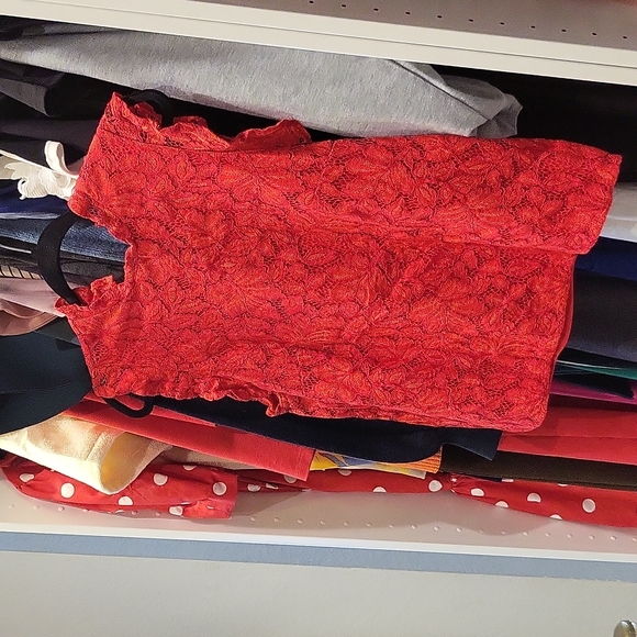 Red blouse - Picture 2 of 5